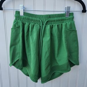 O To O Green Athletic Spandex Underlay Women's Shorts Size XS